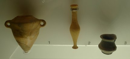 anfora, ungüentari i biberó dels segles II i I aC.