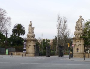 Entrada al parc pel passei de Picasso amb l'avinguda del Marquès de l'Argentera.